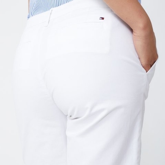Tommy Hilfiger Women's White Mid-length 9" Inseam Chino Shorts Size 14 - Picture 2 of 11